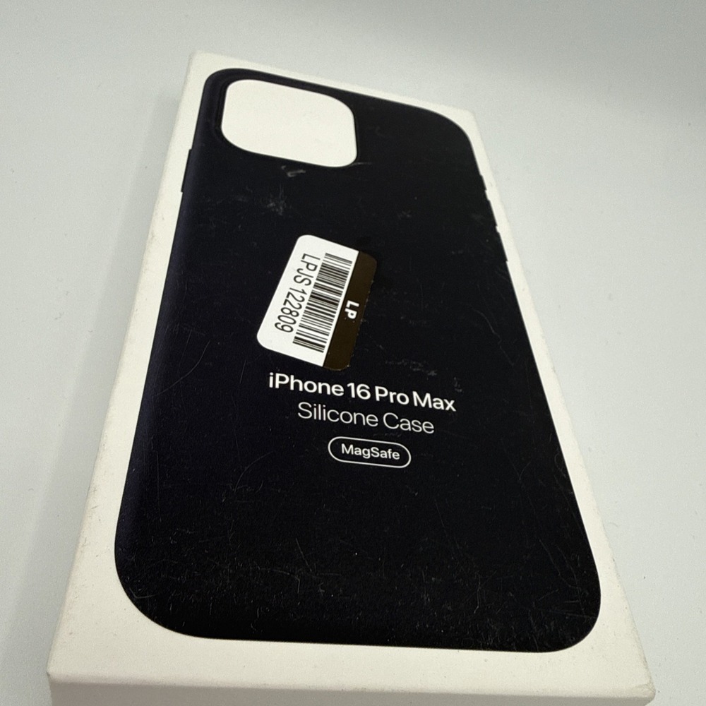 Apple Silicone Case with MagSafe for iPhone 16 Pro Max Black - Picture 2 of 4